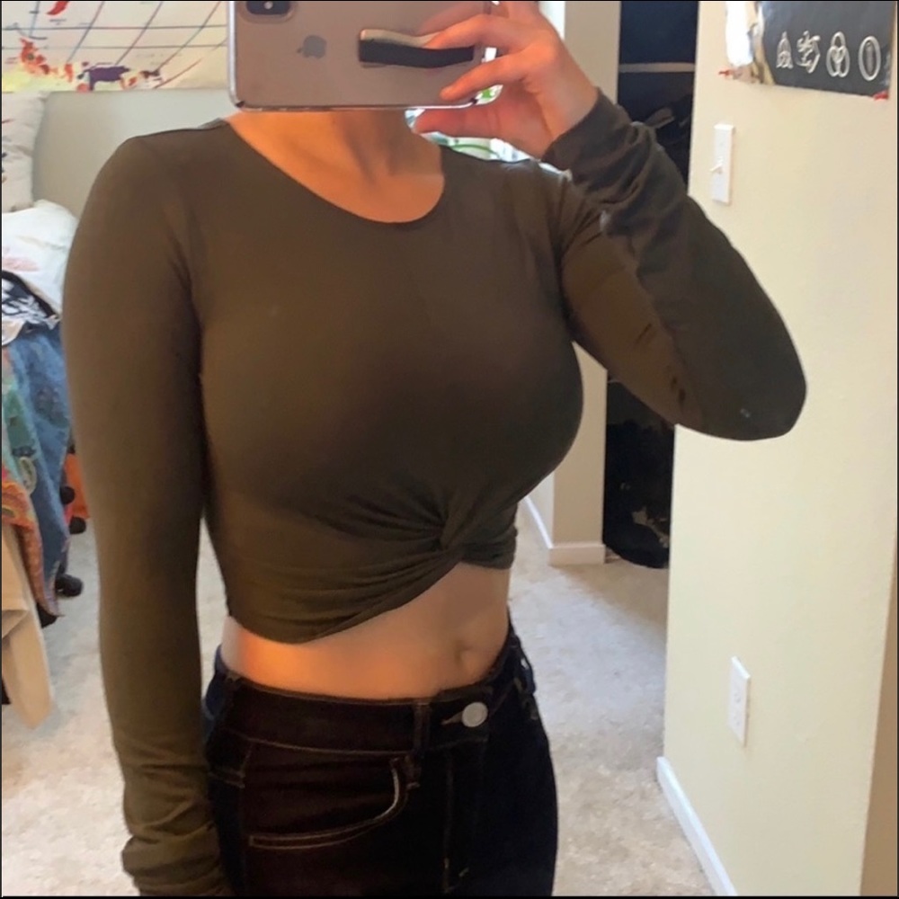 Long sleeve crop top